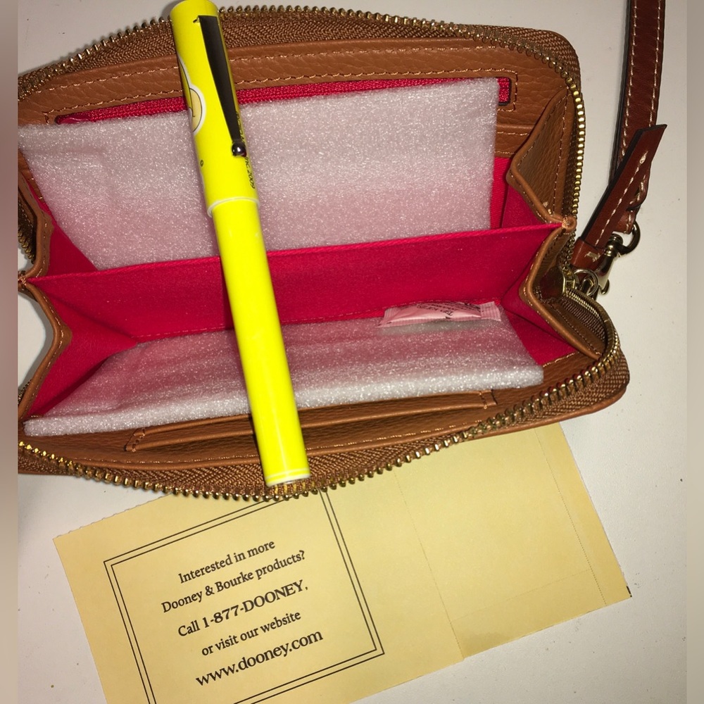 NEW! DOONEY & BOURKE Caramel zip Around Phone Wristlet - Picture 7 of 11
